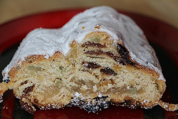 A leavened version of the tunnel enriched with marzipan.
