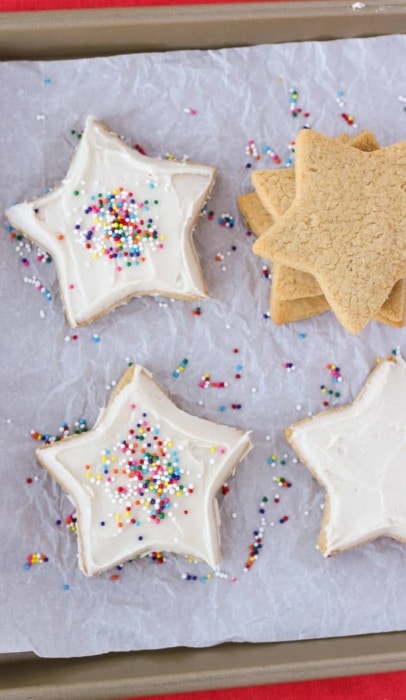 Star-shaped Christmas cookies without flour.