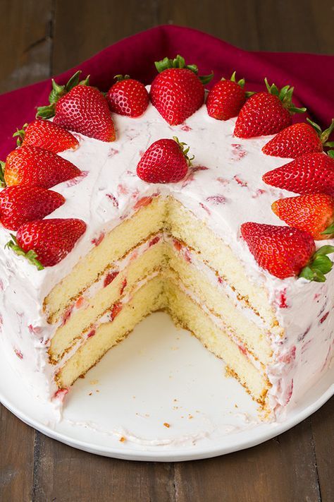 Cream cake with fresh strawberries and mascarpone cheese.