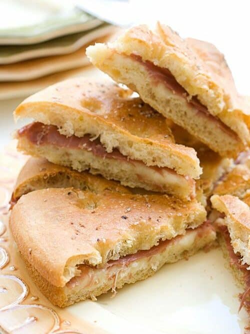 Sandwich filled with ham and mozzarella from Italian pastry.