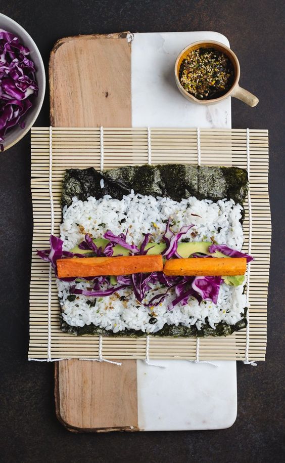 Sushi rýže na malé množství sushi rolek.