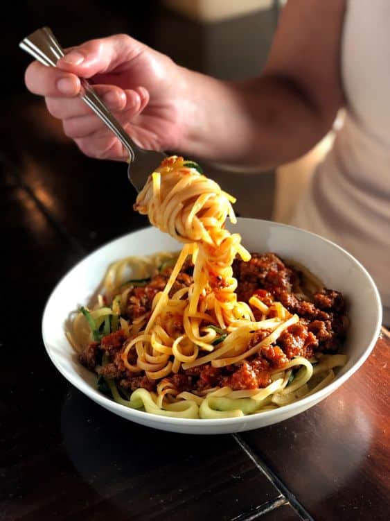 Boloňské špagety bez mase a jen horou zeleniny, s dýňovými špagetami.