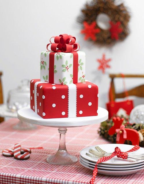 jednoduchá potahovací hmota na dort ve tvaru dárku k vánocům.