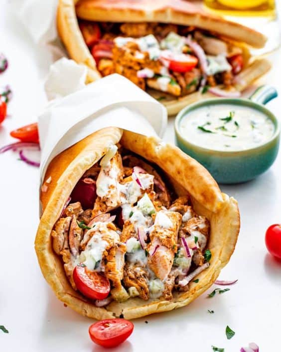 Crispy chicken in pita bread with tzatziki sauce and vegetables.