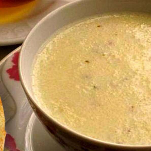 Marocká krupicová polévka s mlékem, anýzovými semínky a medem.