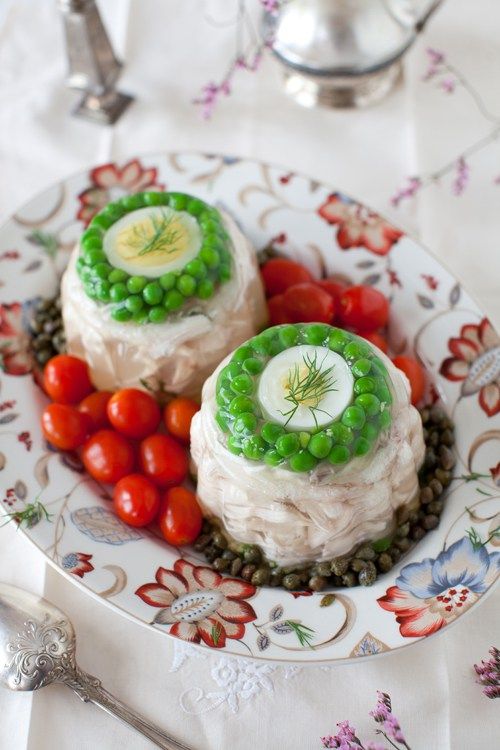 A delicious dish of gelatin and chicken meat with vegetables.