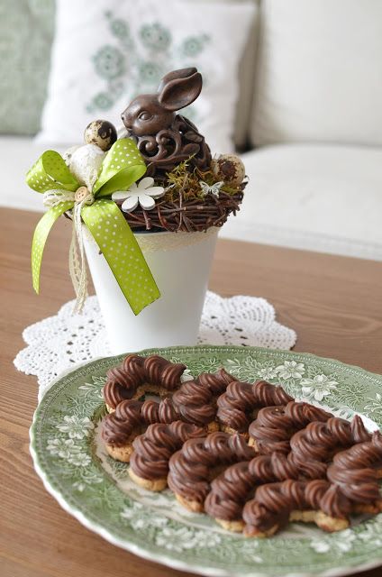 Nadýchané luxusní čokoládové pečivo slepované jemným krémem z čokolády.