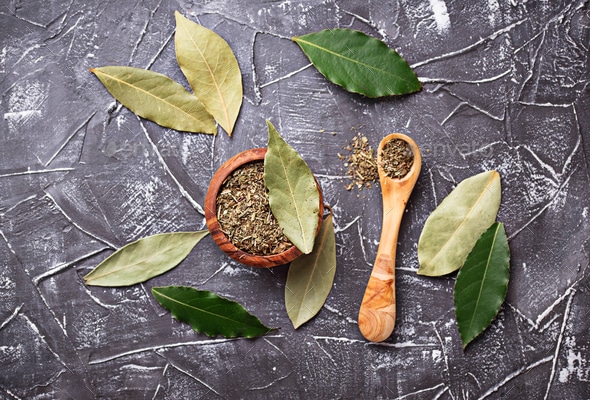 What dried bay leaf looks like, and what fresh bay leaf looks like, including ground spices.