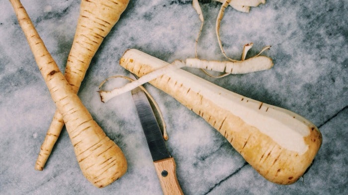 Unpeeled and peeled parsnip roots.