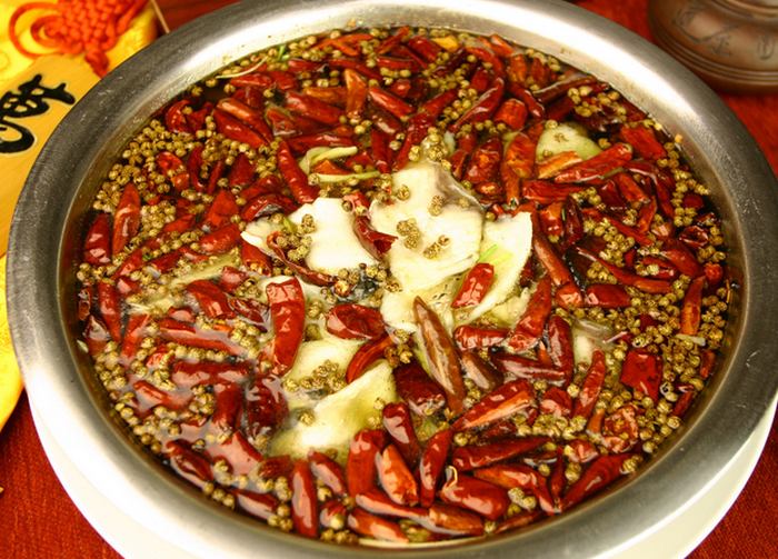 Typický sečuánský pokrm z chilli papriček a sečuánského pepře.