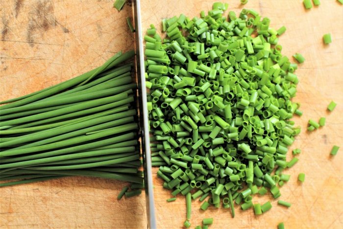Demonstration of cutting chives with a knife.