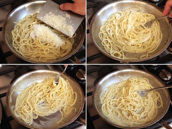 Wie man geriebenen Käse zu gekochten Spaghetti hinzufügt.