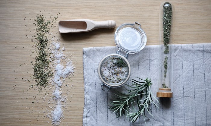 Herb salt prepared from Italian comfrey with ingredients.