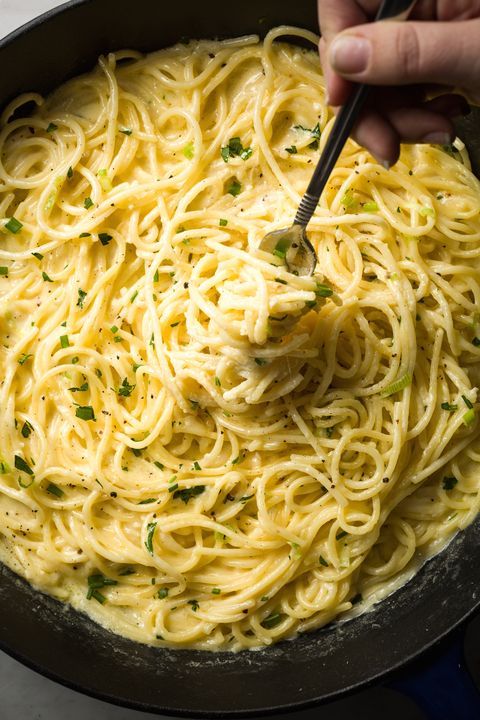 Tři druhy sýra v jedné špagetové omáčce.