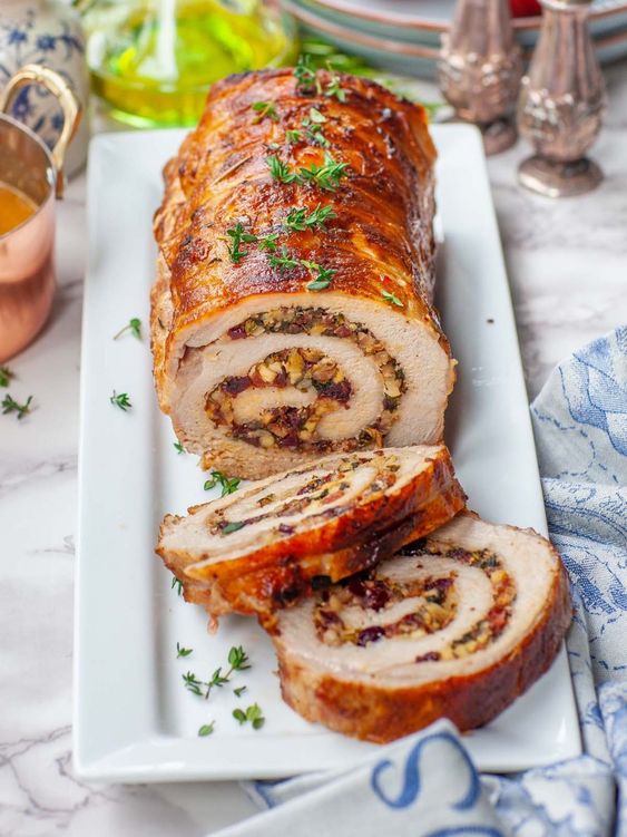 Baked meat roll filled with apples.