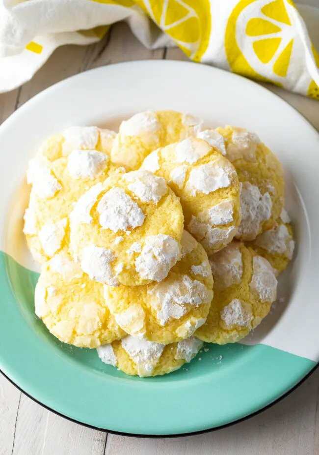 Lemon crinkles on a plate.