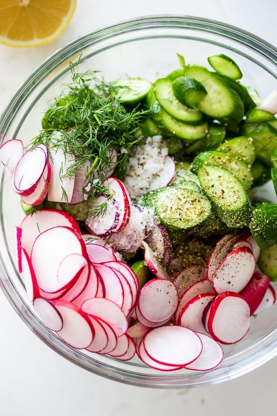 Rounded radishes with cucumber and dill.