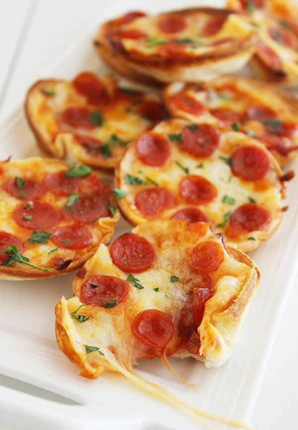 Mini cheese pizzas with spicy salami.
