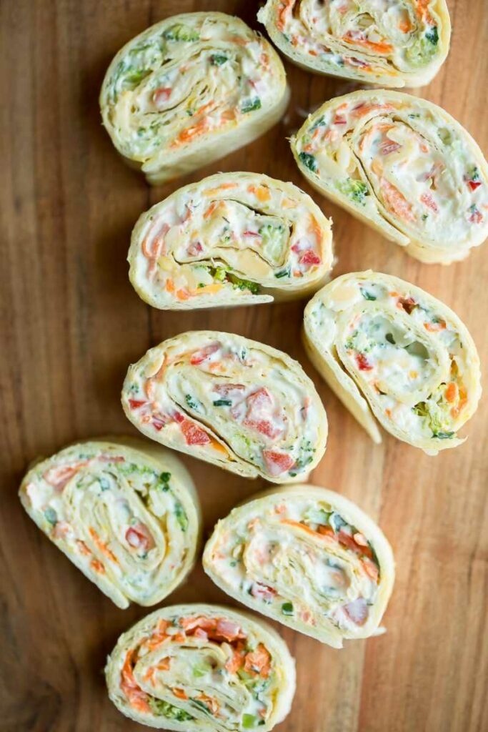 Rolls filled with vegetables and cream cheese.