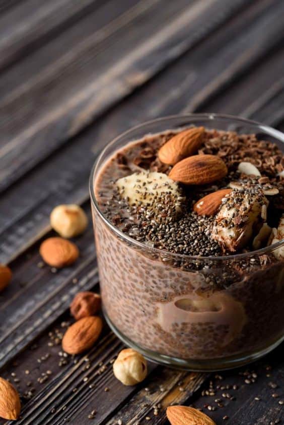 Čokoládový protein se semínky a ořechy.