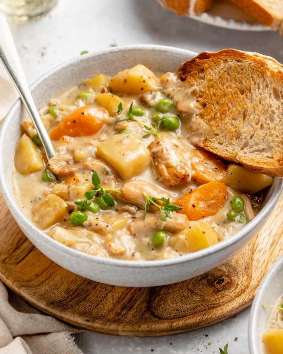 A bowl full of creamy French-style chicken.