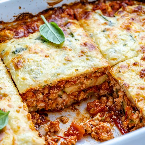 Creamy lasagna with minced meat, vegetables and zucchini.