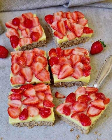 Slices with custard and strawberries.