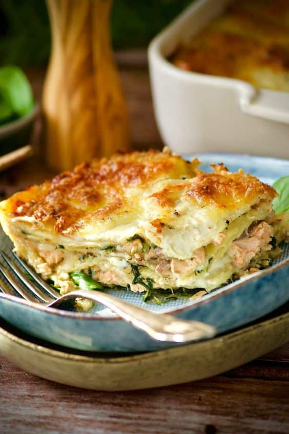 Delicious, freshly baked lasagna with salmon and white sauce.