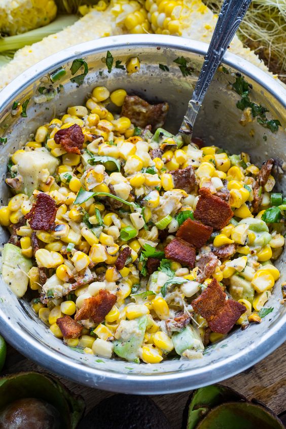 Creamy salad with corn, pasta and toasted bacon.