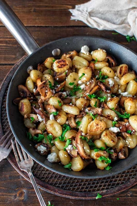 Nejlepší kombinace čerstvých hub a bramborových noků v jedné misce. 