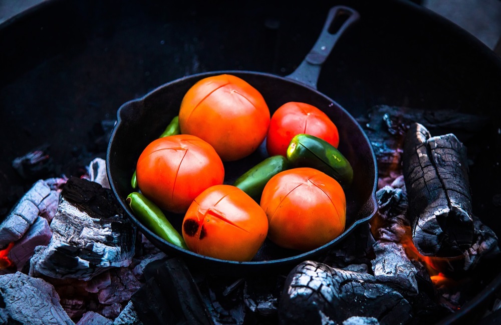 Šťavnatá a chutná plněná rajčata na grilu